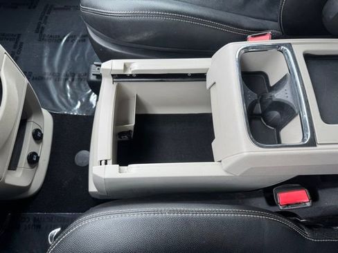 Used 2015 Chrysler Town & Country Touring image 20