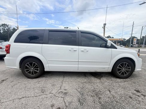 Used 2016 Dodge Grand Caravan SXT w/ UConnect Hands-Free Group FWD image 8