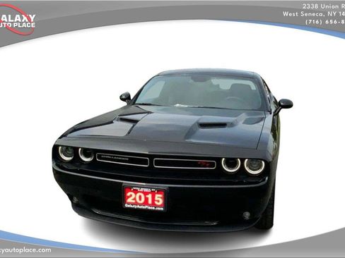 Used 2015 Dodge Challenger R/T w/ Quick Order Package 28B R/T RWD image 2