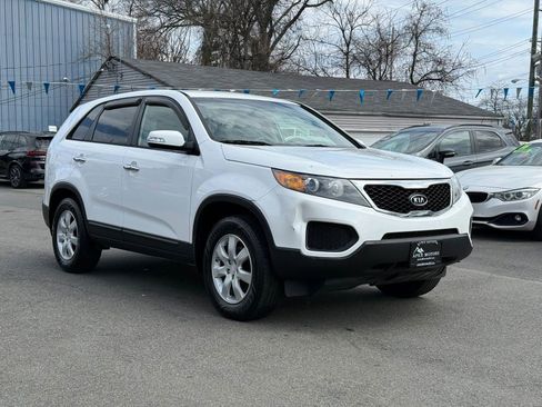 Used 2011 Kia Sorento LX image 1