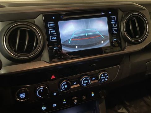 Certified 2018 Toyota Tacoma TRD Off-Road image 17