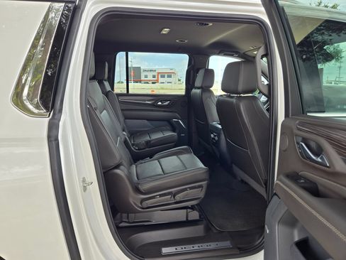 Used 2022 GMC Yukon XL Denali AWD/4WD image 24