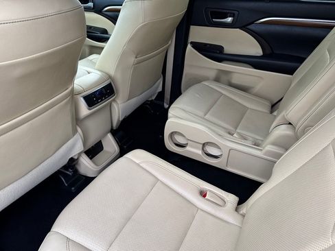 Used 2018 Toyota Highlander Limited image 12