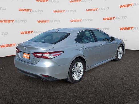 Used 2019 Toyota Camry XLE w/ Carpet Mat Package FWD image 5