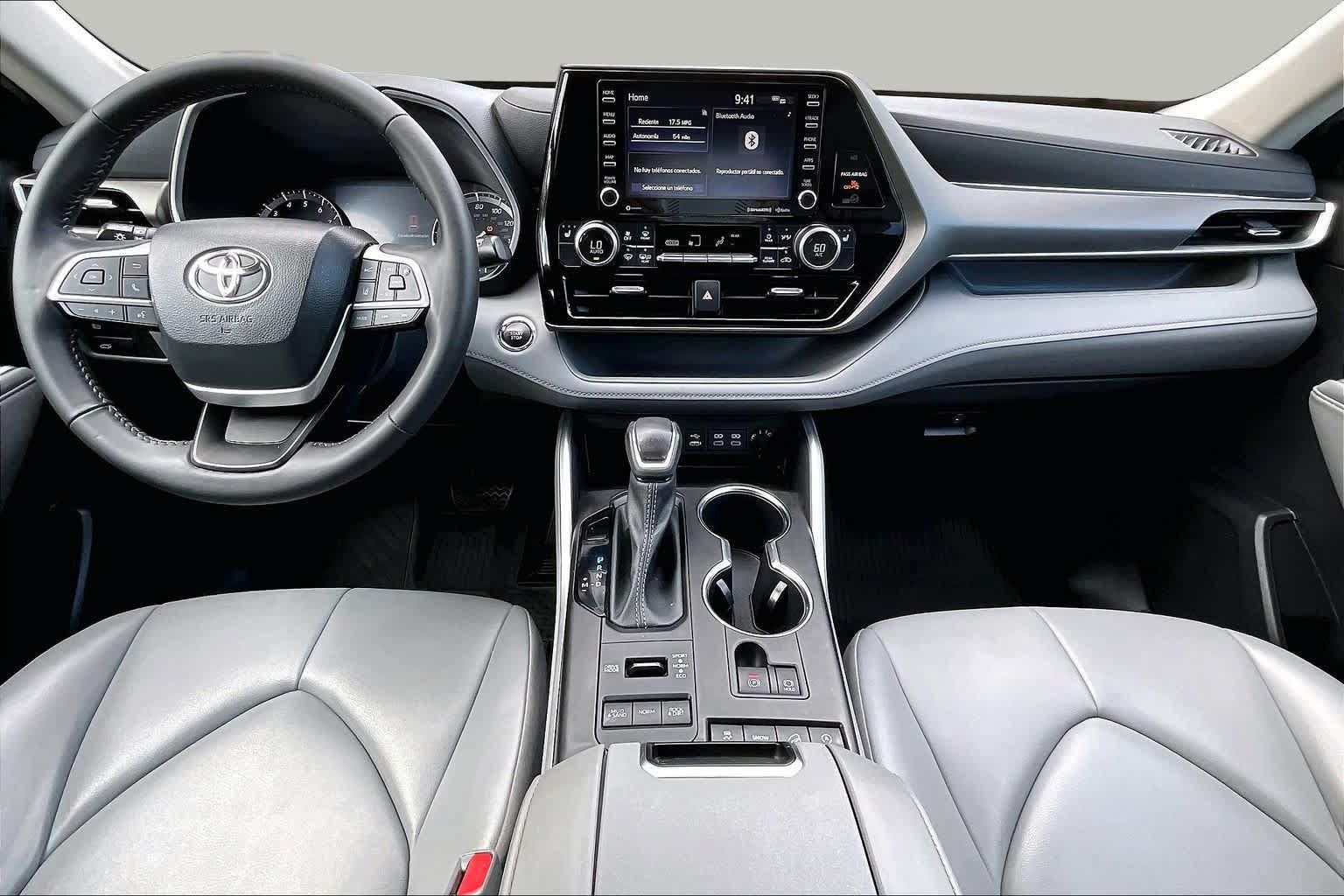 Used 2022 Toyota Highlander XLE AWD/4WD image 16