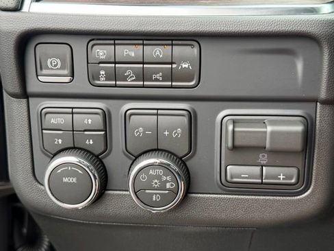 New 2026 Chevrolet Suburban Premier w/ Sun And Tow Package AWD/4WD image 7