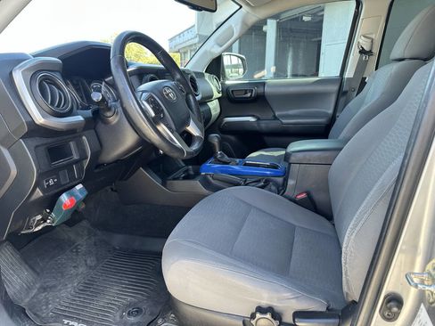 Used 2017 Toyota Tacoma SR5 w/ Tow Package image 6