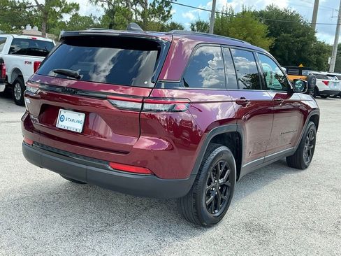 Used 2024 Jeep Grand Cherokee Altitude AWD/4WD image 7