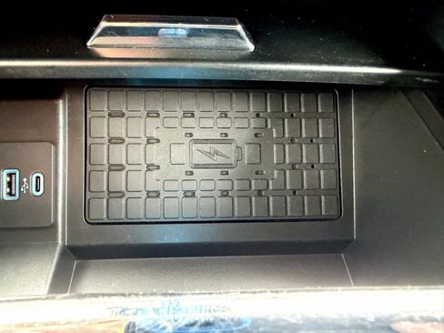 Used 2023 Ford Expedition XLT AWD/4WD image 25