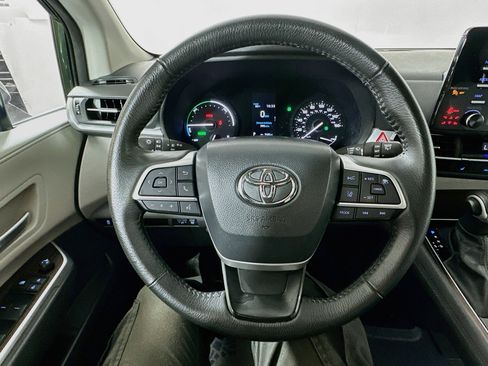 Certified 2024 Toyota Sienna XLE FWD image 11