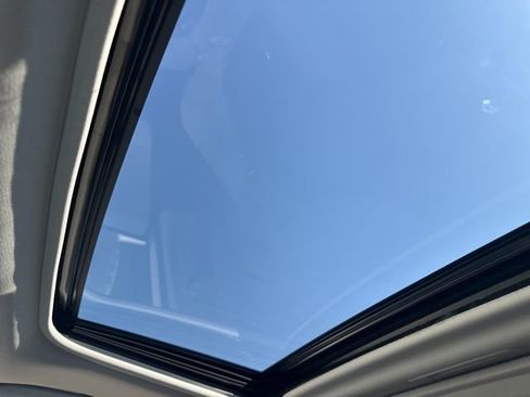 Used 2022 Toyota RAV4 Limited image 5