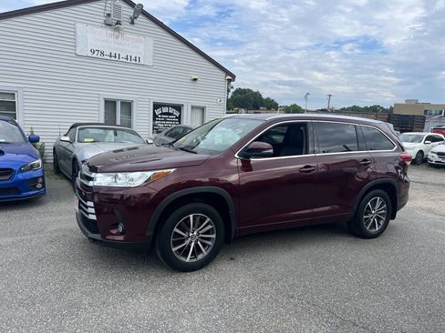Used 2018 Toyota Highlander XLE AWD/4WD image 2