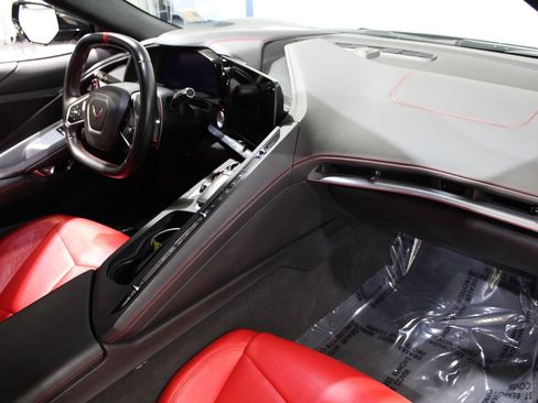 Used 2021 Chevrolet Corvette Stingray Coupe w/ Z51 Performance Package RWD image 34