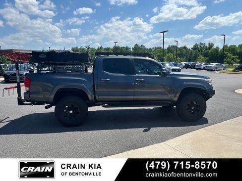 Used 2017 Toyota Tacoma TRD Sport w/ Tow Package (A/T) AWD/4WD image 13