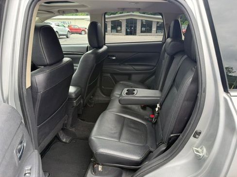 Used 2018 Mitsubishi Outlander AWD image 8