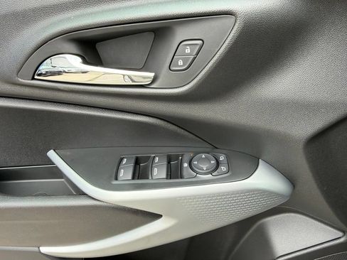 New 2026 Chevrolet Trax LS w/ LS Convenience Package FWD image 26