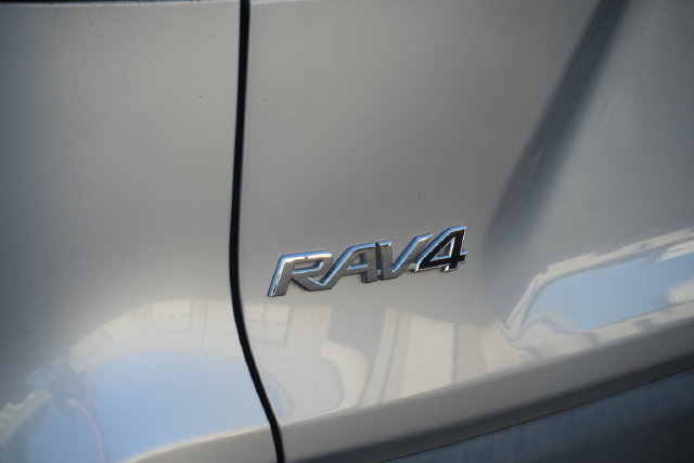 Used 2021 Toyota RAV4 LE FWD image 14