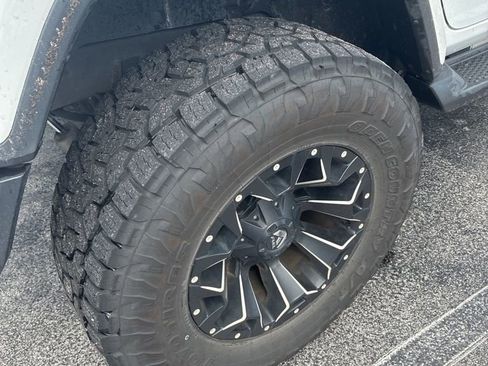 Used 2018 Jeep Wrangler Unlimited Sahara image 12