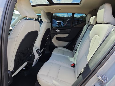 Used 2025 Volvo XC40 B5 Ultra w/ Climate Package image 10