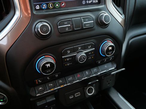 Used 2020 Chevrolet Silverado 1500 High Country w/ Technology Package AWD/4WD image 39
