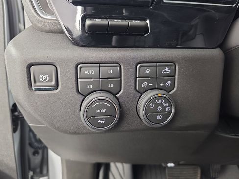 Used 2026 Chevrolet Silverado 1500 LTZ AWD/4WD image 19