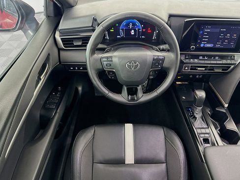 Used 2025 Toyota Camry SE image 16