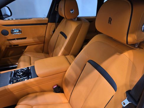 Used 2024 Rolls-Royce Ghost image 8