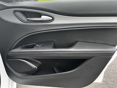 Used 2022 Alfa Romeo Stelvio Veloce image 13