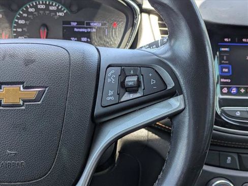 Used 2020 Chevrolet Trax LT w/ LT Convenience Package FWD image 20