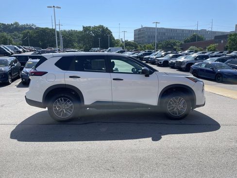 Used 2024 Nissan Rogue S FWD image 7