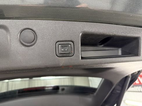 Used 2020 Chevrolet Equinox LT image 10