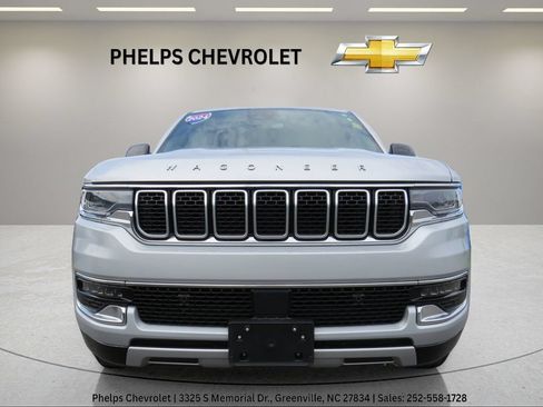 Used 2024 Jeep Wagoneer L Series II w/ Flexible Seating Group AWD/4WD image 4
