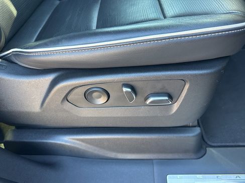 Used 2023 Cadillac Escalade ESV Premium Luxury image 61