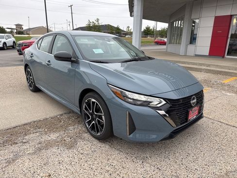 New 2025 Nissan Sentra SR image 2