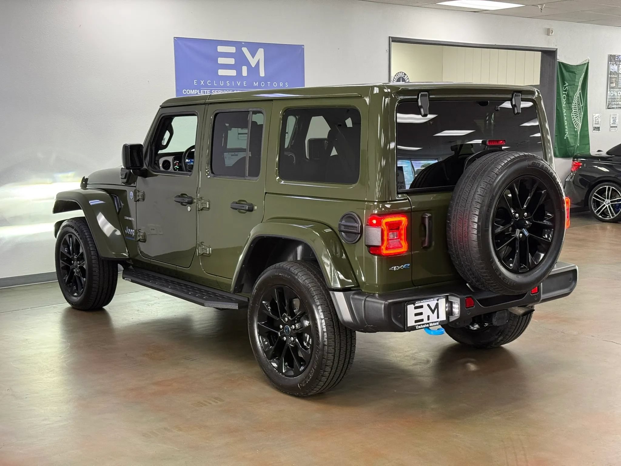 Used 2024 Jeep Wrangler Unlimited Sahara w/ Safety Group AWD/4WD image 5
