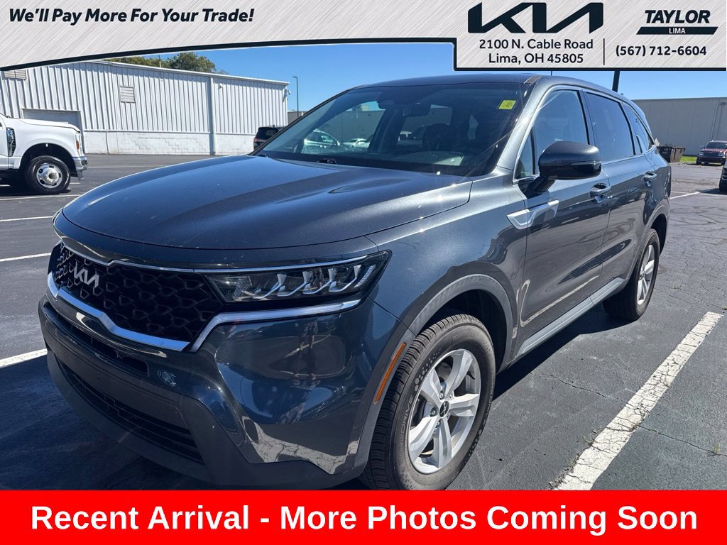 Used 2023 Kia Sorento LX AWD/4WD image 1