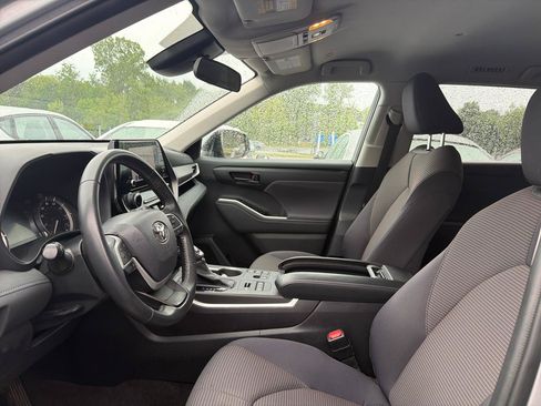 Used 2023 Toyota Highlander LE AWD/4WD image 19