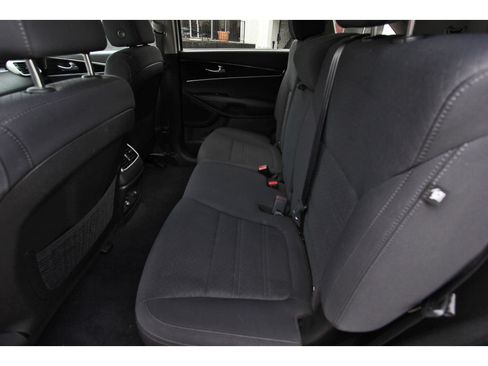 Used 2020 Kia Sorento FWD V6 image 10