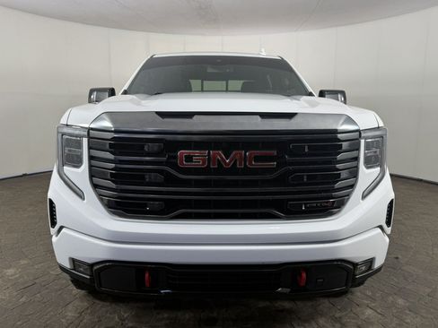 Used 2022 GMC Sierra 1500 AT4 w/ AT4 Preferred Package AWD/4WD image 2