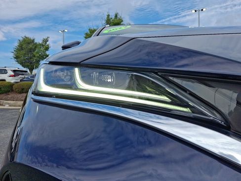Used 2022 Toyota Venza XLE AWD/4WD image 9