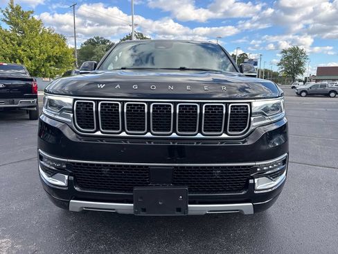 Used 2024 Jeep Wagoneer L Series II w/ Flexible Seating Group AWD/4WD image 3
