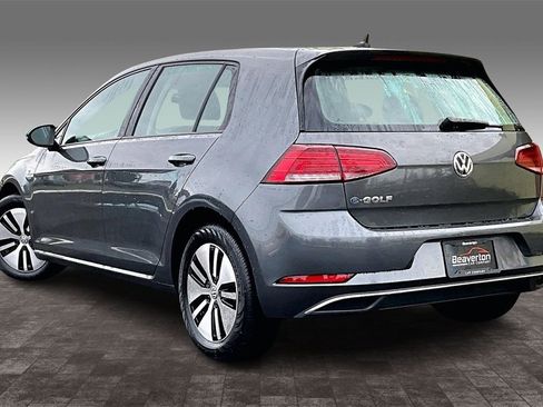 Used 2018 Volkswagen e-Golf SE w/ DC Fast Charging Package image 13