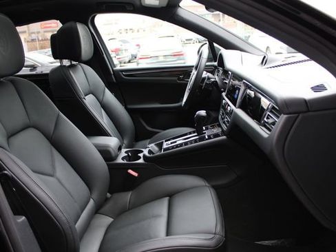 Used 2026 Porsche Macan AWD/4WD image 25