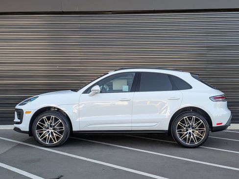 New 2026 Porsche Macan image 2