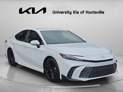 Used 2025 Toyota Camry SE w/ Convenience Package image 1