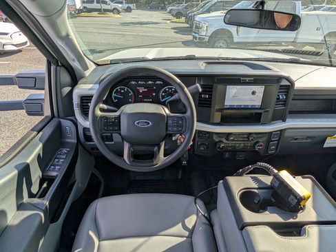 New 2025 Ford F550 4x4 Crew Cab image 23