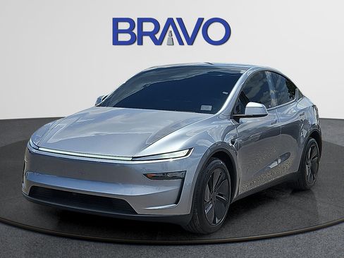 Used 2026 Tesla Model Y Long Range AWD/4WD image 1