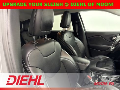 Used 2019 Jeep Cherokee Latitude Plus w/ Cold Weather Group image 10