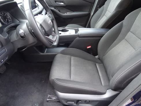 Used 2025 Nissan Rogue SV FWD image 6