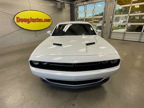 Used 2020 Dodge Challenger SXT image 9